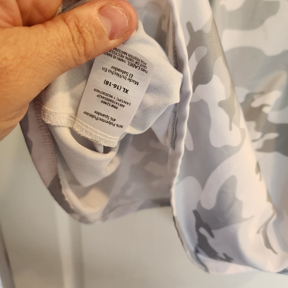 Athletic Works Women's Gray Camouflage Tank Top Size XL Euc - Picture 4 of 4